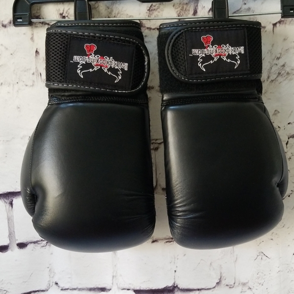 Boxing Gloves Other - Classic Black Boxing Gloves - One Size